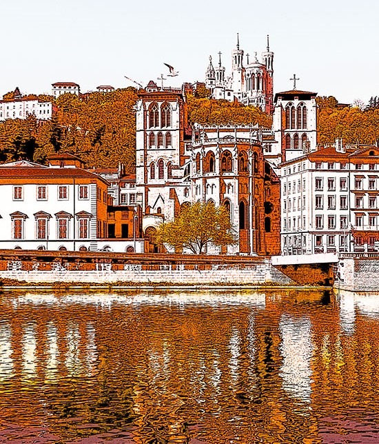 Illustration dans un style BD de la cathédrale Saint-Jean à Lyon au bord de la Saône avec la Basilique de Fourvière en hauteur.